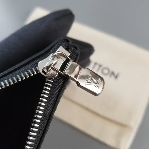 LOUIS VUITTON Key pouch cleft Graphite print/ BRAND NEW - Picture 16 of 16